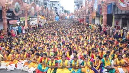 ॐ नमस्ते गणपतये…; ‘दगडूशेठ’ बाप्पांसमोर ३६ हजार महिलांनी केले सामूहिक अथर्वशीर्षाचे पठण