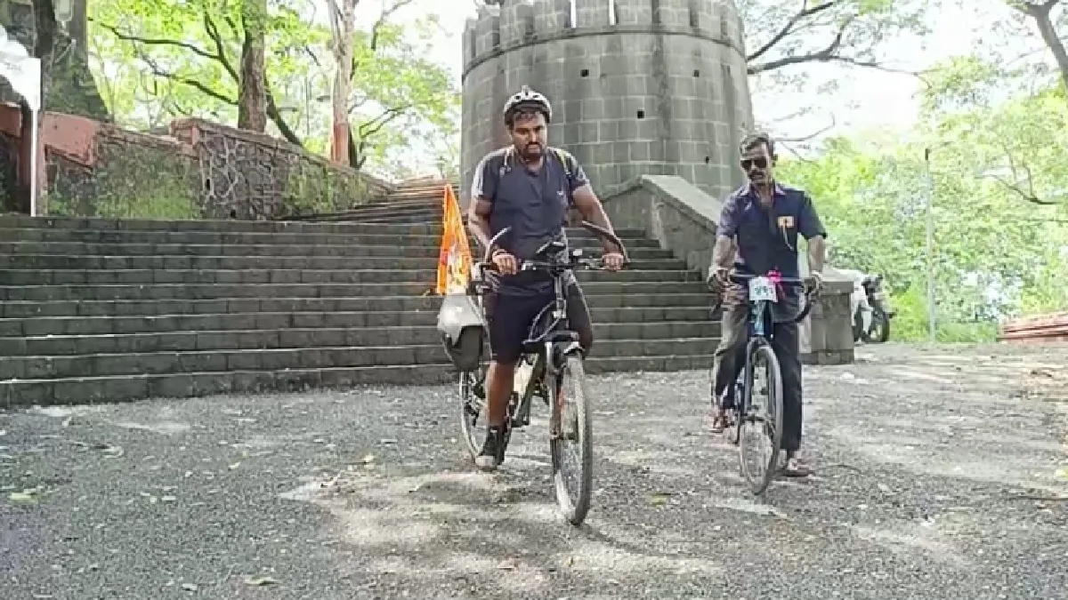 दुर्ग, गड, किल्ले यांचे केरळच्या हमराजला लागले वेड, सायकलीवर केला १४ हजार किलोमीटरचा प्रवास, ३०२ किल्ल्यांना दिली भेट