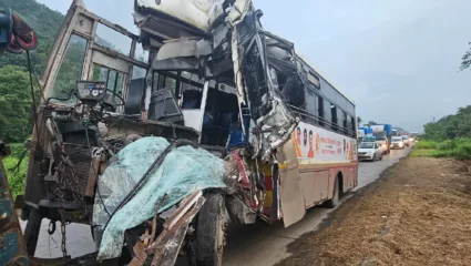 मुंबई-गोवा राष्ट्रीय महामार्गावर भीषण अपघात, अपघातात एकाच मृत्यू तर ३७ जखमी पैकी ८ गंभीर