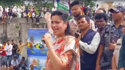 तुकडोजी महाराजांच्या जिल्ह्यात नौटंकी करणं सोडा, रवी राणा आणि नवनीत राणा यांच्या निशाण्यावर यशोमती ठाकूर