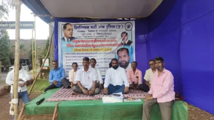 म्हाप्रळ आंबेत पूल खुला करण्याच्या मागणीसाठी रिपब्लिकन पार्टी ऑफ इंडिया (ए) चे राजेश गमरे यांचे तहसील कार्यालयासमोर उपोषण