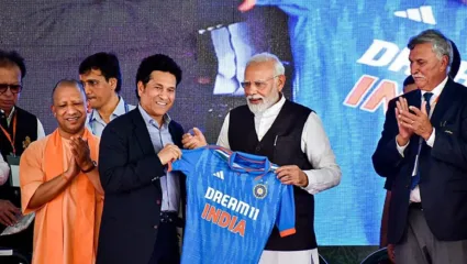 वाराणसी येथे नरेंद्र मोदींनी केली आंतरराष्ट्रीय क्रिकेट स्टेडियमची पायाभरणी, माजी क्रिकेटपटूंनी लावली हजेरी