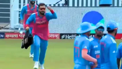 विराट कोहलीच्या सांघिक भावनेला तोड नाही; प्लेइंग 11 मधून बाहेर असतानाही बजावत आहे कर्तव्य