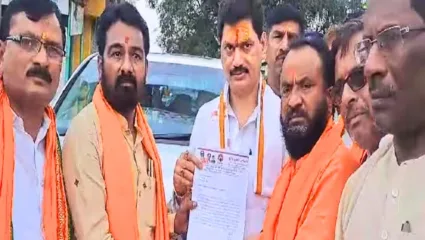 गाडीत आजारी आई दिसताच धनंजय मुंडेंना दिला रस्ता; आक्रमक शिवसैनिकांनी अडवला ताफा, जाणून घ्या सविस्तर रिपोर्ट