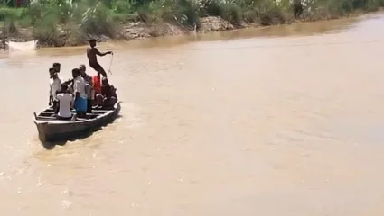 बिहारमधील धक्कादायक घटना! विद्यार्थ्यांना घेऊन जाणारी नाव उलटली; १४ जण बेपत्ता