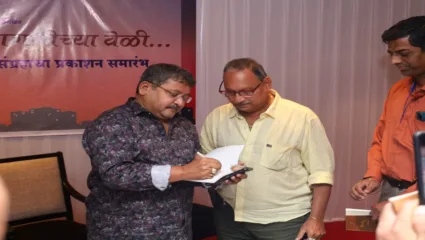 ज्येष्ठ अभिनेते अरुण नलावडे यांच्या हस्ते ‘दिवे लागणीच्या वेळी’ काव्यसंग्रहाचे प्रकाशन