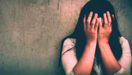 तरुणीला डॉक्टरने ऑफिसमध्ये बोलावून दारु पाजली अन्… ; पुण्यातील धक्कादायक प्रकार उघडकीस