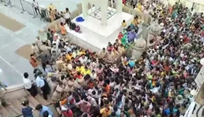 मथुरेतील बरसाना येथे राधा अष्टमीनिमित्त भाविकांची अलोट गर्दी, चेंगरा चेंगरीत दोघांचा मृत्यू!