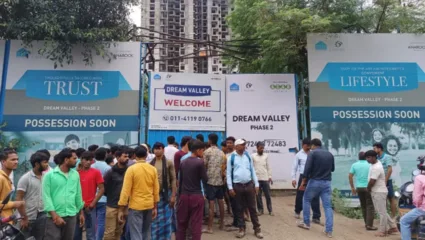 ग्रेटर नोएडा येथे इमारतीच्या बांधकामा दरम्यान दुर्घटना, लिफ्ट कोसळल्याने ४ मजुरांचा मृत्यू!