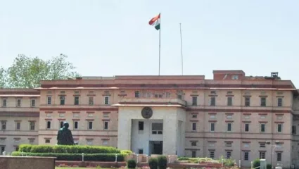 ‘या’ महिला अधिकारीचा थाटचं वेगळा! एक दोन नाही तब्बल २६ फ्लॅट आहेत नावावर, आता चौकशीच्या जाळ्यात
