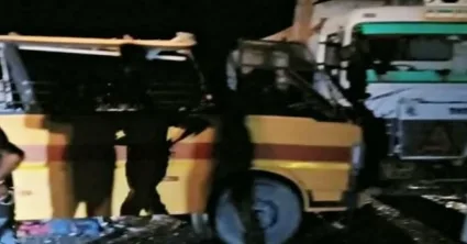 क्रीडा स्पर्धेत खेळून परतणाऱ्या स्कूल बस आणि ट्रकची भीषण धडक, प्राचार्यासह विद्यार्थ्याचा मृत्यू, 27 जखमी