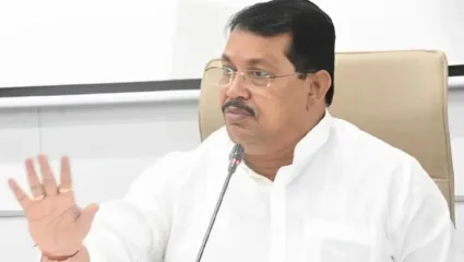 विजय वडेट्टीवार यांचं सरकारवर टीकास्त्र, समाजाला फसवत असाल तर समाज तुम्हाला धडा शिकवल्या शिवाय राहणार नाही