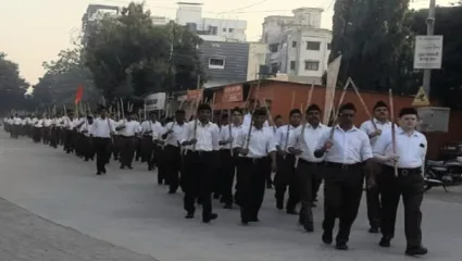 राष्ट्रीय स्वयंसेवक संघातर्फे पथसंचलनासह विजयादशमी उत्सव साजरा