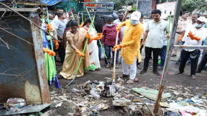 आमदार गणपत गायकवाड यांनी स्वच्छता आभियानासाठी श्रमदान करीत झाले सहभागी, सामाजिक संघटनाचा उत्स्फूर्त प्रतिसाद