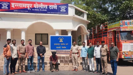 इस्लामपुरात तब्बल 57 लाखांची दारू पोलिसांनी पकडली; ट्रकमधून नेल्या जात होत्या 48 हजार बाटल्या