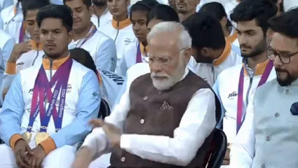 पंतप्रधान नरेंद्र मोदींनी घेतली आशियाई खेळांमध्ये सहभागी झालेल्या खेळाडूंची भेट, खेळाडूंना दिली शाबासकी