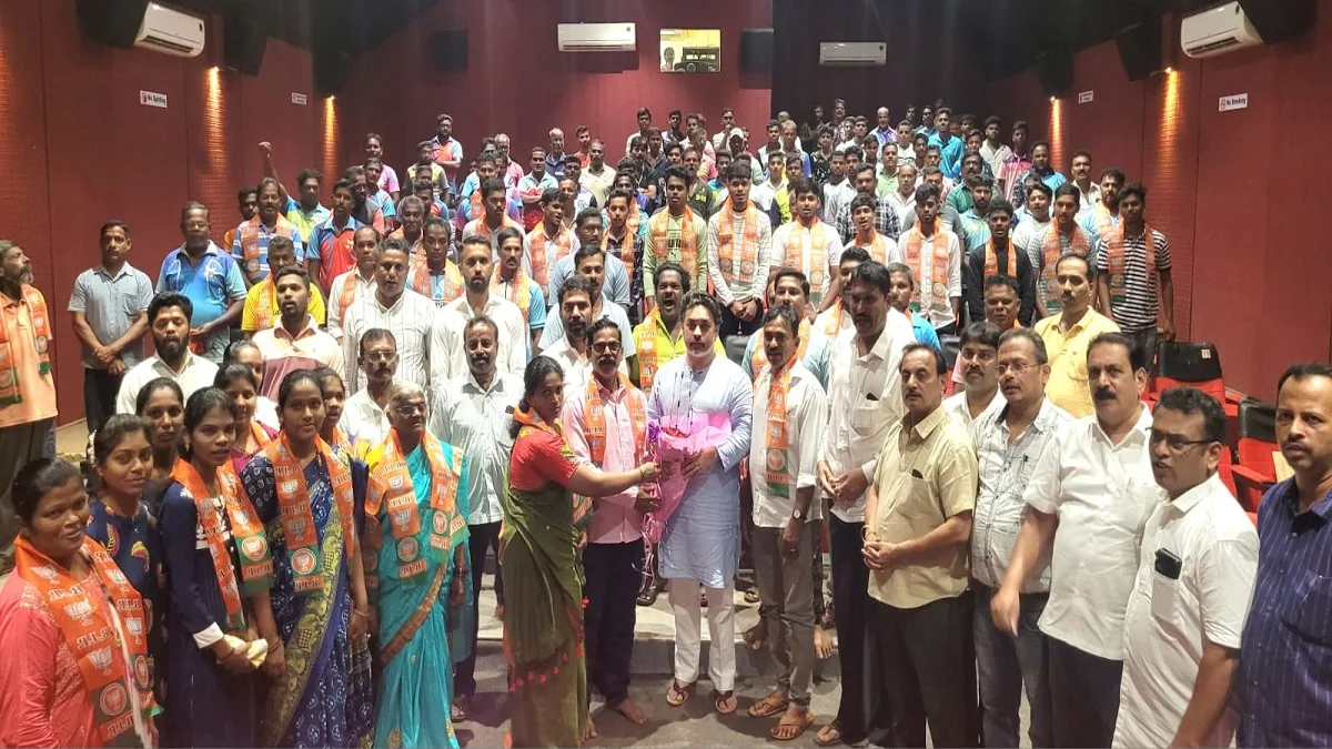 देवबागात ठाकरे गटाला धक्का; माजी पं. स. सदस्या मधुरा चोपडेकर शेकडो कार्यकर्त्यांसह भाजपात !