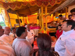 वेटणे रणसिंगवाडी ग्रामस्थांच्या उपोषणामध्ये उदयनराजे यांची मध्यस्थी ; उपोषणस्थळावरून थेट उपमुख्यमंत्री देवेंद्र फडणवीस यांना फोन 