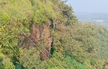 प्रेमीयुगलाने पन्हाळ्यावरील पावनगडावरुन दरीत मारली उडी, दोघेही जखमी