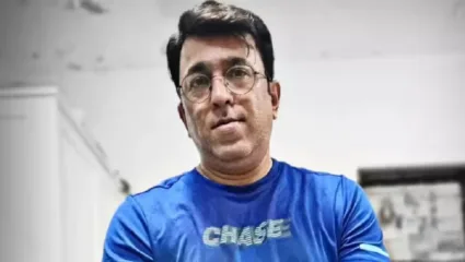 अभिनेता पुष्कर श्रोत्रीच्या घरात चोरी, नक्की कुणी मारला पैसे आणि दागिन्यांवर डल्ला ?