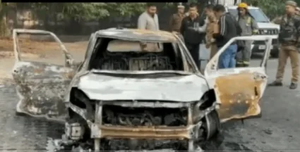 नोएडात ‘बर्निंग कार’चा थरार; इंजिनियरसह दोघांचा होरपळून मृत्यू