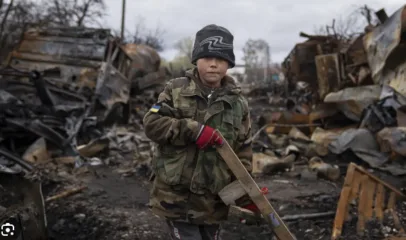गेल्या अनेक महिन्यांपासून युक्रेन-रशिया युद्ध सुरु; युक्रेन वापरतोय चक्क खेळण्यातल्या बंदुका