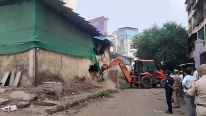 बार आणि रेस्टोरंटच्या अनधिकृत बांधकामावर सिडकोचा हातोडा! खारघरमध्ये सिडकोची कारवाई