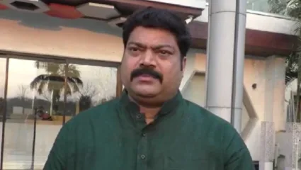 रेल्वेत फेरीवाल्यांची परवानगी नको, मनसे आमदार राजू पाटील यांची मागणी
