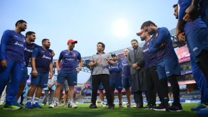 ऑस्ट्रेलियाविरुद्धच्या सामन्यापूर्वी अफगाणिस्तानच्या खेळाडूंची सचिन तेंडुलकरने घेतली भेट