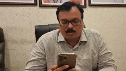 मराठी पाट्यांवरून शिवसेना शिंदे गट आक्रमक, कारवाईसाठी उपजिल्हाप्रमुखांच्या संबंधित अधिकाऱ्याला फोन