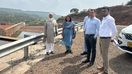 कास धरण उंचीच्या कामाची अधीक्षक अभियंत्यांनी केली पाहणी; नगरपरिषद संचालनालयाकडून मिळणार आराखड्याला गती