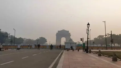 दिवाळीनंतर दिल्लीत श्वास घेणंही झालं कठीण, फटाक्यांनी पुन्हा बिघडवली हवा, AQI पोहोचला 969 वर!