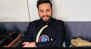 बिग बॅास विजेता एल्विश यादव विरोधात गुन्हा दाखल, विषारी सापांची तस्करी आणि रेव्हपार्टीत ड्रग्स पुरवल्याचा आरोप!