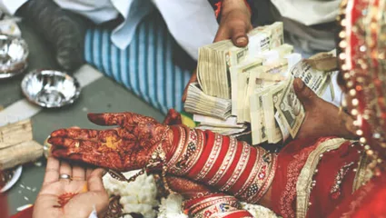 ‘माहेरहून 20 लाख रुपये घेऊन ये’ म्हणत विवाहितेचा छळ; भूलथापा देऊन माहेरी पाठवलं अन्…