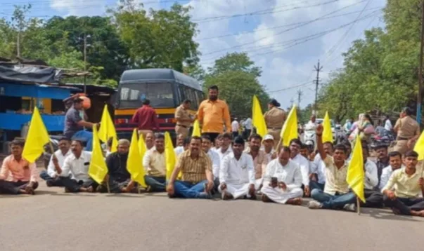 जतमध्ये पाचव्या दिवशीही धनगर आरक्षणासाठी आंदोलन सुरूचं; युवकांनी केला रस्ता रोको