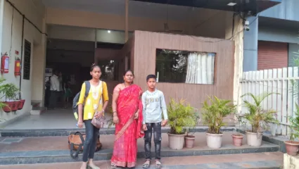 बसमध्ये आरपीएफ जवानाच्या पत्नीच्या पर्समधून सात तोळे सोन्याचे दागिने लंपास