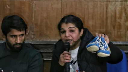 साक्षी मलिकने केली कुस्ती सोडण्याची घोषणा, रडत सांगितले निवृत्तीचे कारण