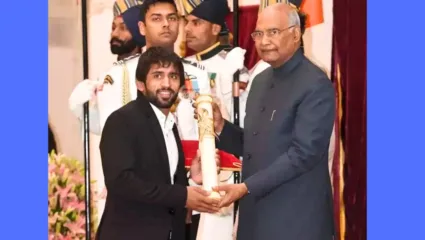 साक्षी मलिकच्या निवृत्तीनंतर बजरंग पुनियाची मोठी घोषणा; देशाचा सर्वोच्च सन्मान पुरस्कार करणार परत, पंतप्रधानांना पत्र लिहीत व्यक्त केली खदखद