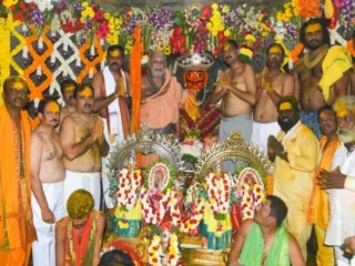 जेजुरीत जयघाेषात चंपाषष्ठी उत्सव सुरु ; सहा दिवस धार्मिक कार्यक्रम,  मंदिराला आकर्षक सजावट