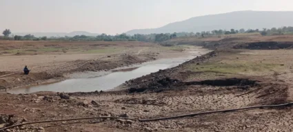पाजनारा तळहिरा पाझर तलाव मोजतोय अखेरची घटका! बेसुमार पाणी उपश्यामुळे तलाव झाला कोरडा