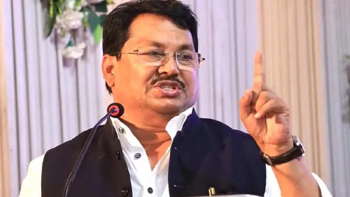 शेतकरी अवयव विकायला परवानगी मागतात, तरी सरकारला जाग नाही; विरोधी पक्षनेते विजय वडेट्टीवार सरकारवर बरसले
