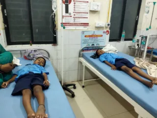 मंगळवेढ्यात १९ मुलांना विषबाधा ; मंगळवेढा ग्रामीण रुग्णालय व सोलापूर सिव्हील येथे उपचारासाठी दाखल