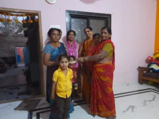 अयोध्या येथून आलेल्या पवित्र अक्षतांचे म्हसवड येथे घरोघरी वाटप; शेकडो महिलांनी घेतला सहभाग  