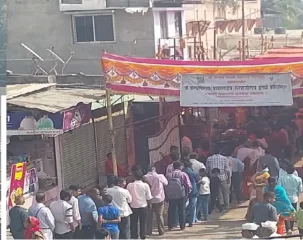 अक्कलकोटमधील रस्ते गुदमरले! अरुंद रस्त्याचे तातडीने रुंदीकरण करण्याची मागणी