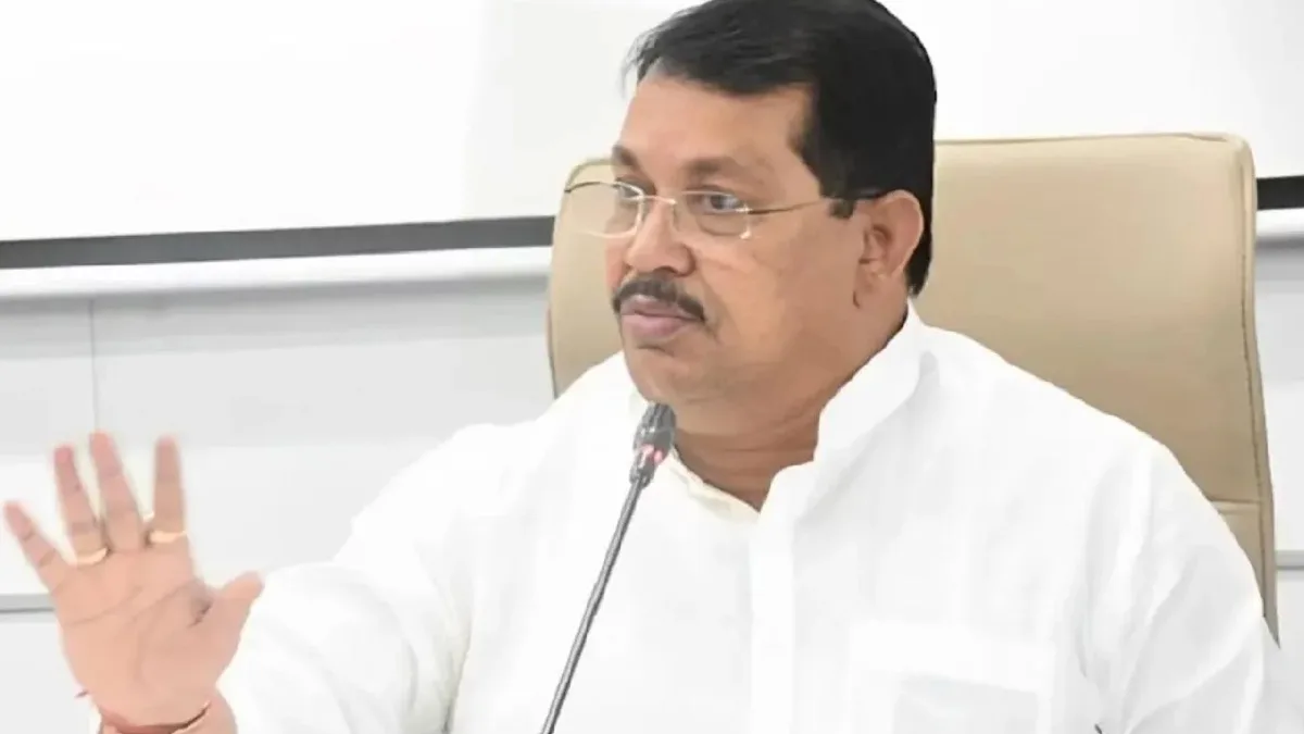 दुष्काळग्रस्त भागात महसूल विभागाने करवसुली तात्काळ थांबवावी; विजय वडेट्टीवार यांची सरकारकडे मागणी