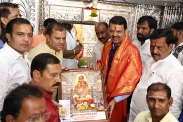 वटवृक्ष देवस्थानच्या विकासाठी कटिबद्ध ;  उपमुख्यंत्री देवेंद्र फडणवीस यांची ग्वाही