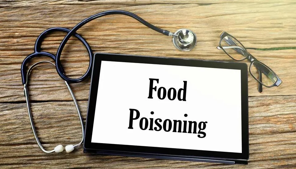 रेल्वेतील अंडा करी खाल्ल्याने 50 प्रवाशांची तब्येत बिघडली; उलट्या आणि जुलाबाचाही त्रास