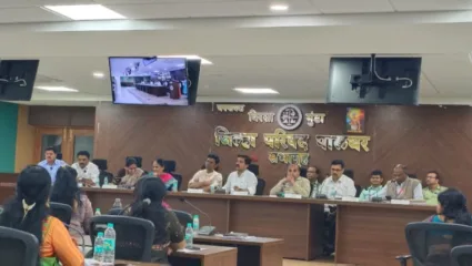 जिल्हा परिषद सदस्यांच्या इतिवृत्तातील प्रश्नांना कर्मचाऱ्यांकडून केराची टोपली