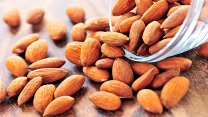 बदाम हे केवळ आरोग्यासाठीच नाही तर त्वचेसाठीही वरदान