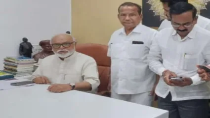 ३६ रेशन दुकानदारांचे परवाने होणार कायम! मंत्री छगन भुजबळ यांचे आश्वासन